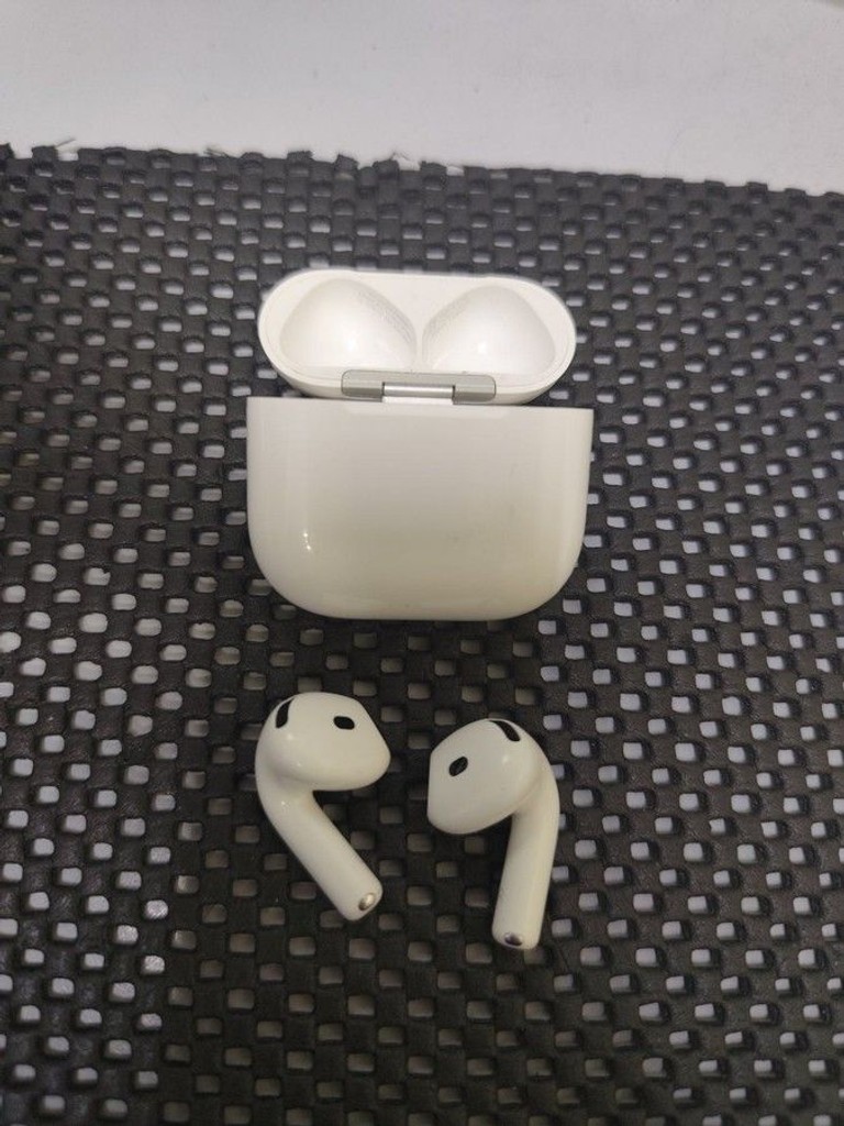 Купити Apple airpods 4 with active noise cancellation Б/У