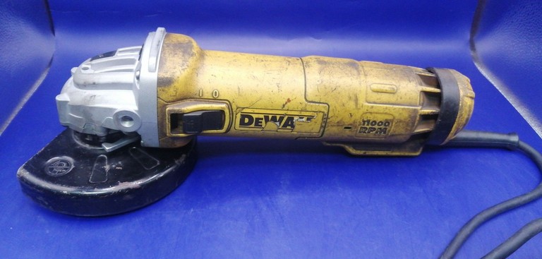 Дешево Dewalt DWE4217 з ломбарду