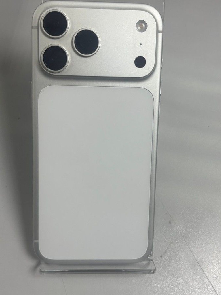 Дешево Apple iPhone 17 Pro Max 256GB eSIM Silver (MFXG4) з ломбарду