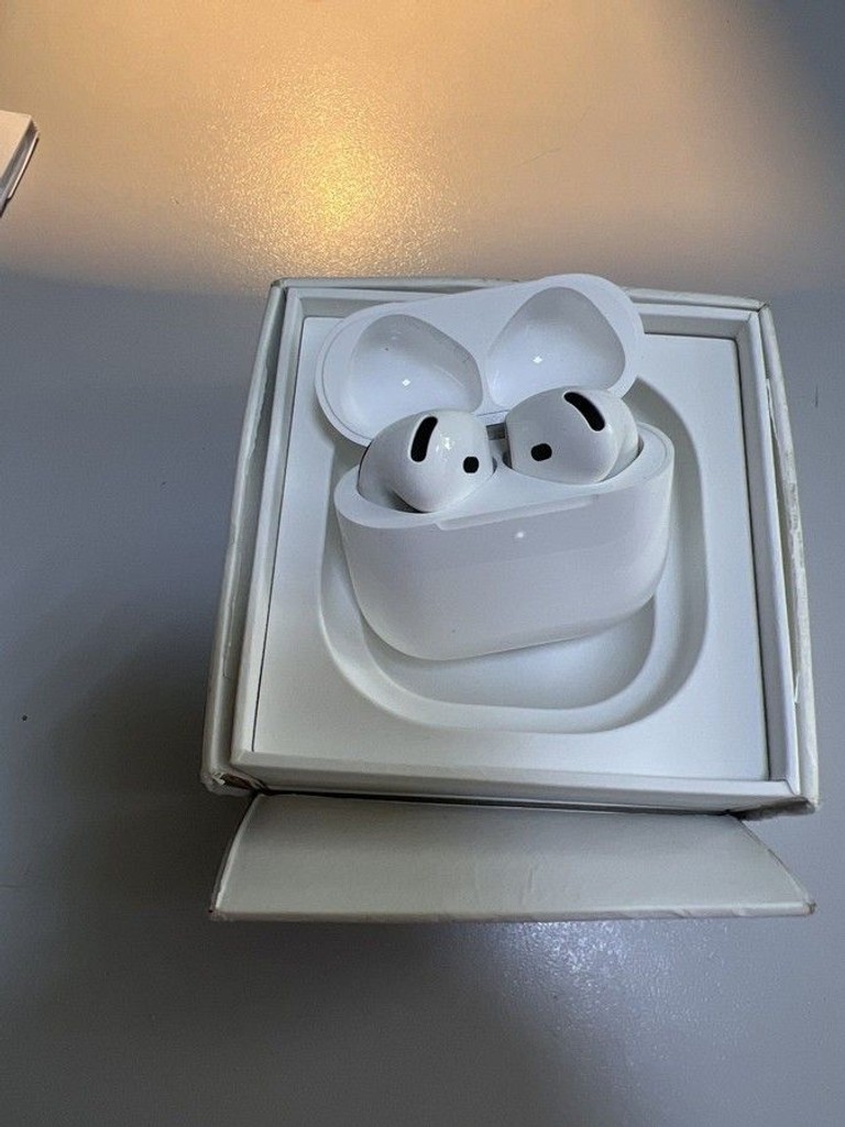 Дешиво Apple airpods 4 with active noise cancellation с ломбарда