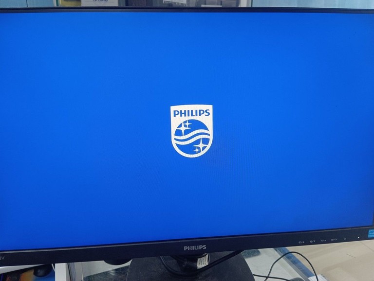 Купити Philips 243v7q Б/У