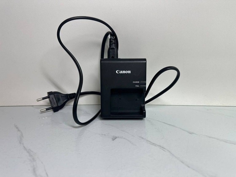 Canon eos 4000d + ef-s 18-55 1:3.5-5.6 iii Код:01-201166901. Изображение 10