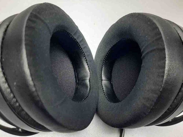 Купити Razer Nari Essential (RZ04-02690100-R3M1) Б/У