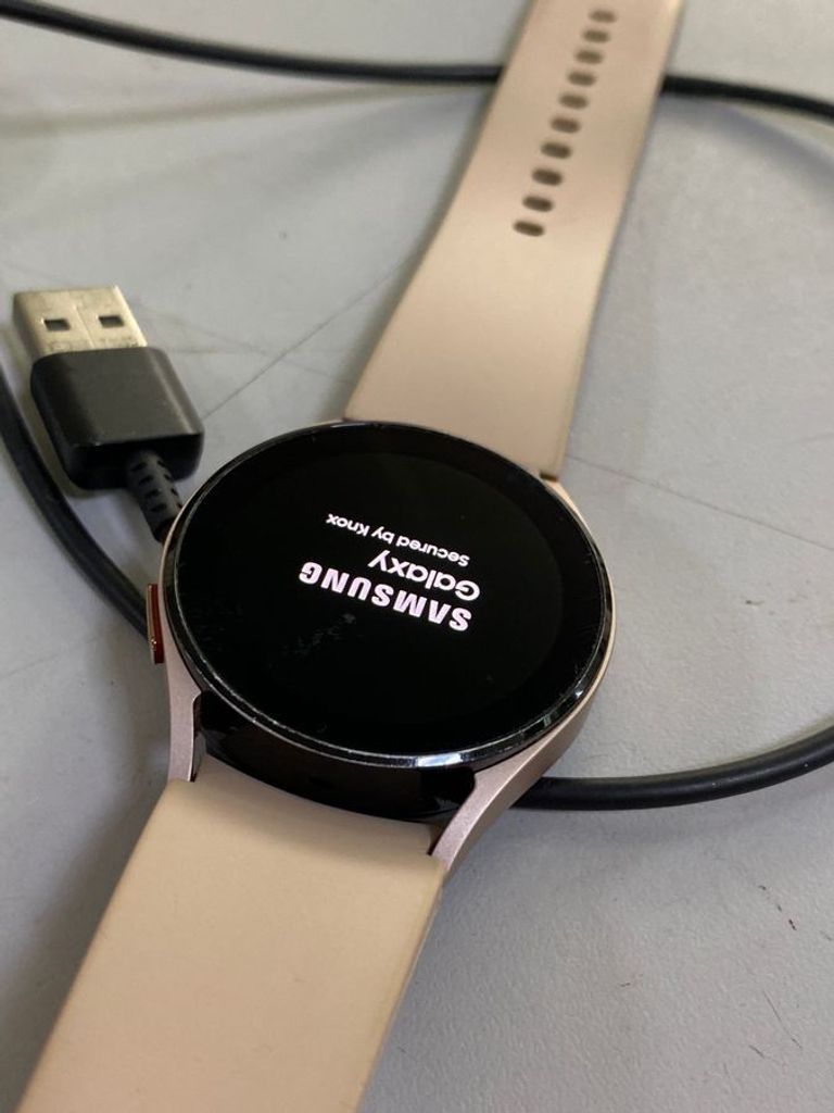 Дешиво Samsung galaxy watch4 40mm с ломбарда