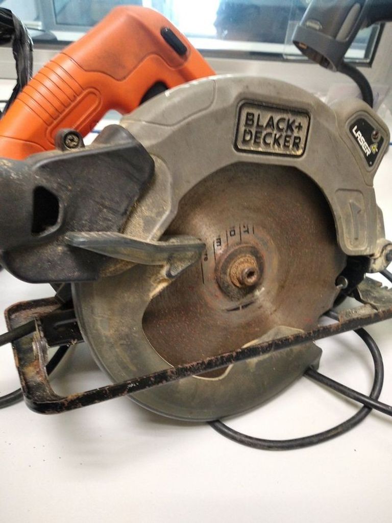 Дешево Black & Decker cs1250l з ломбарду