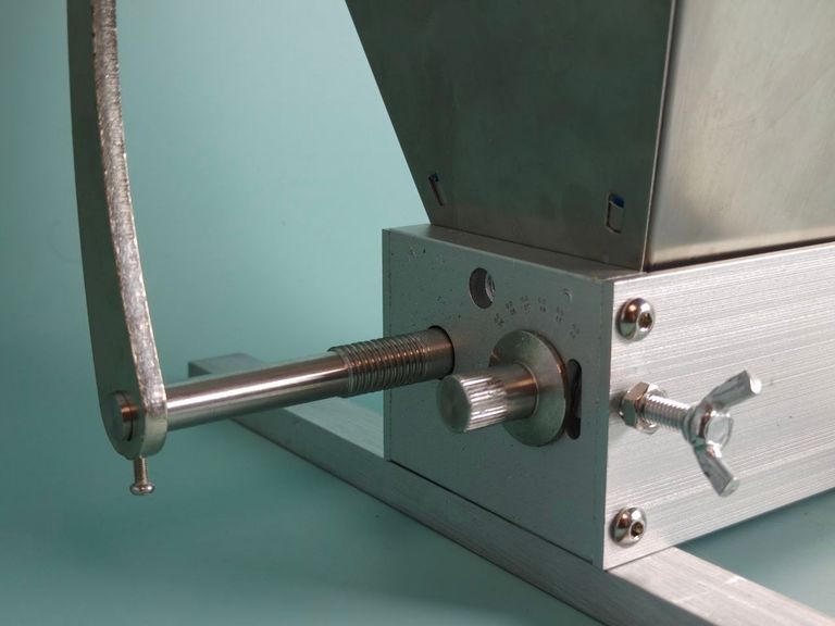 Дешево Млин для помолу 2-х вальцовий, нержавіюча сталь (ММ-02) Новий. ДЕШЕВО. з ломбарду