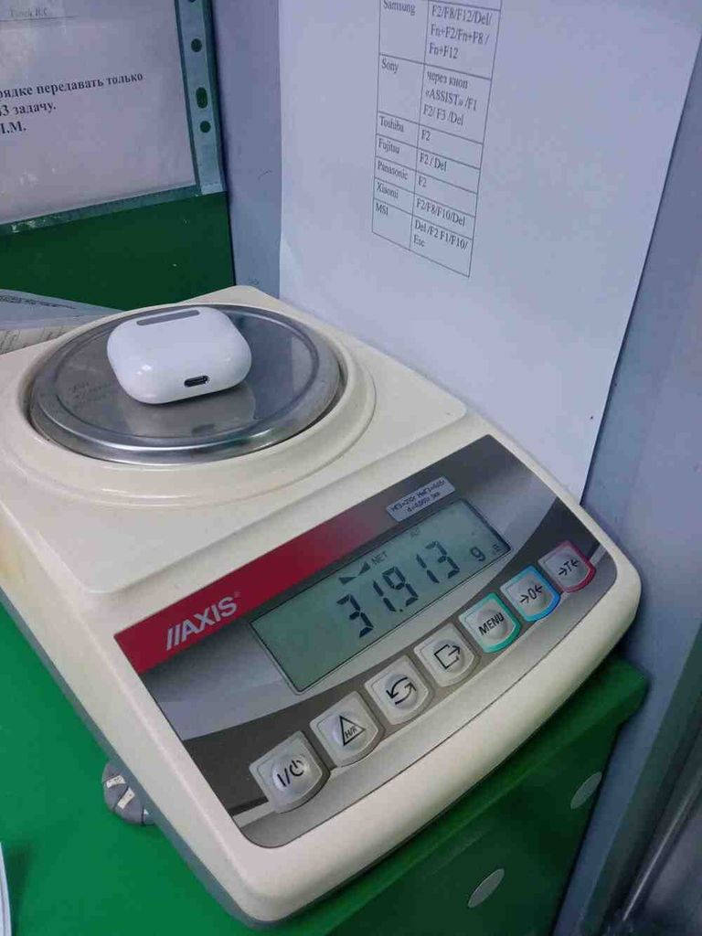 Дешиво Apple AirPods 4 (MXP63) с ломбарда