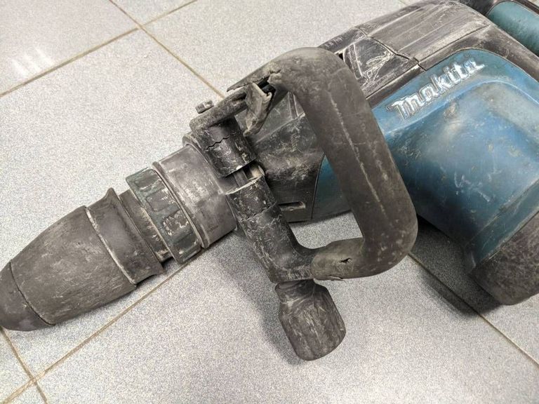 Розпродаж Makita HM1203C, продавець Техноскарб