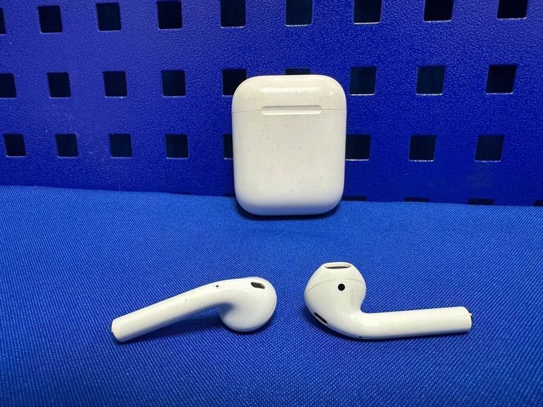Купити Apple airpods 2nd generation with charging case Б/У