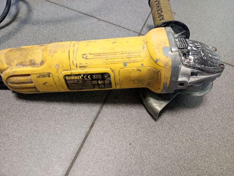 Дешиво Dewalt DWE4157 с ломбарда