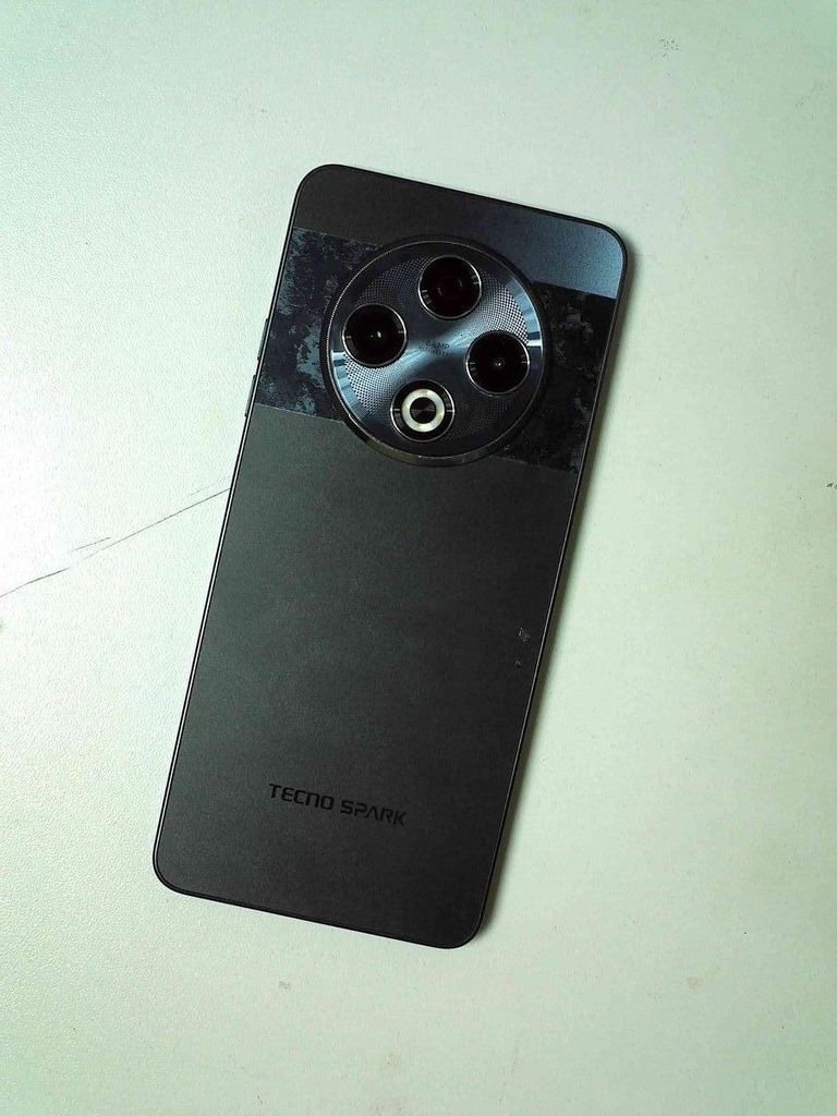 Дешиво Tecno spark 30 kl6 8/128gb с ломбарда