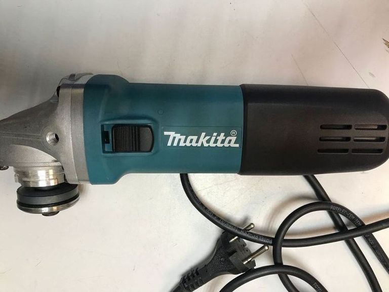 Объявление Makita 9558HNG Б/У