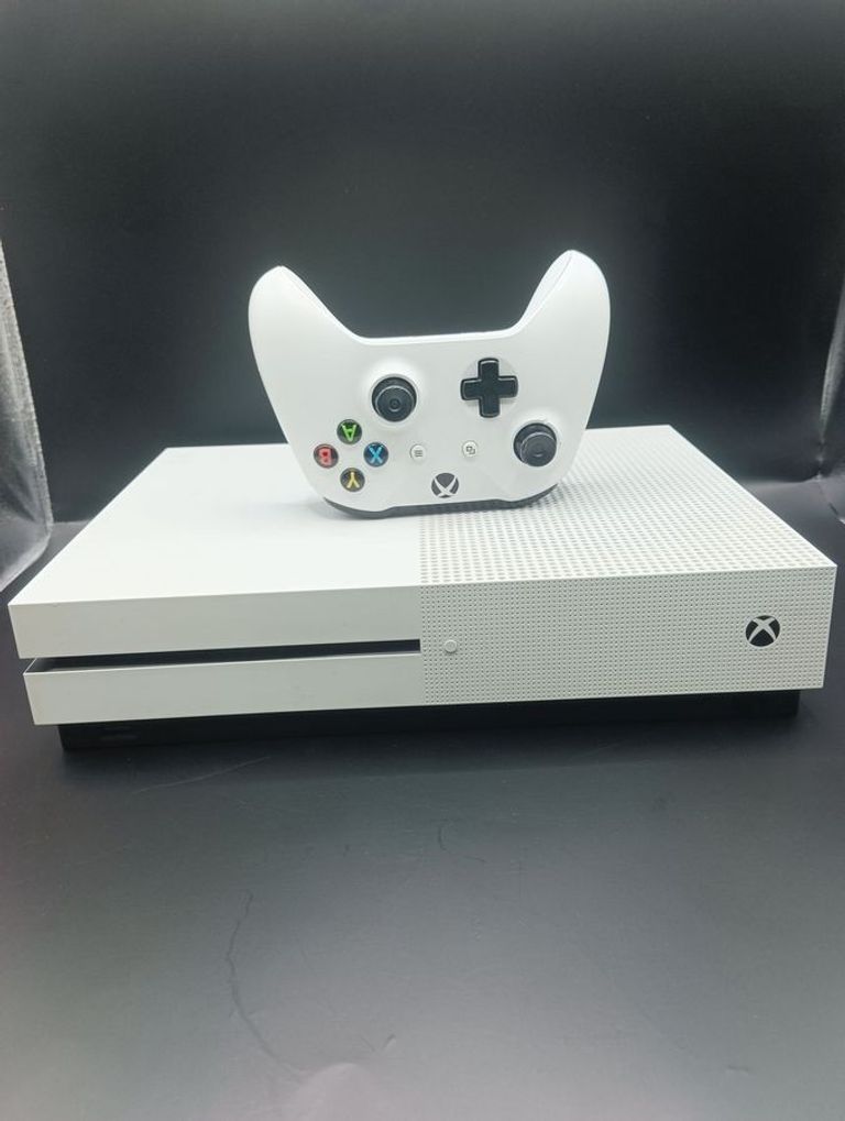 Купить Microsoft Xbox One S 500GB Б/У