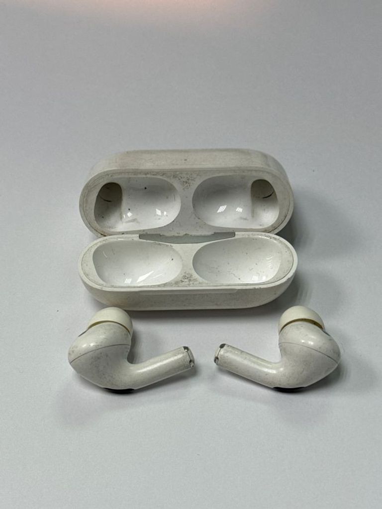 Оголошення Apple airpods pro 2nd generation with magsafe charging case usb-c Б/У