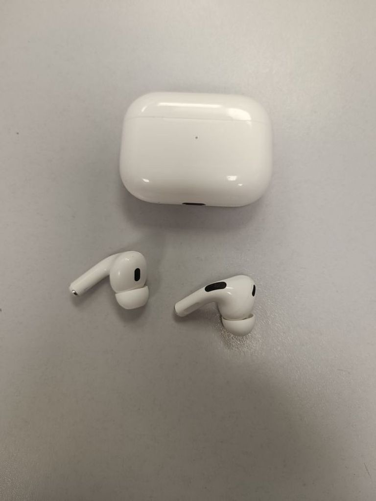 Купити Apple airpods pro 2nd generation with magsafe charging case usb-c Б/У