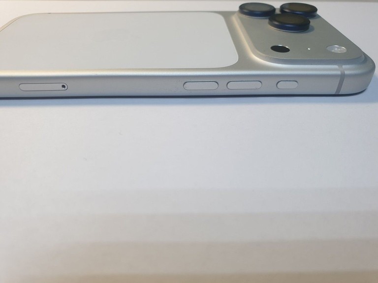 Оголошення Apple iPhone 17 Pro 256GB Deep Blue (MG8J4) Б/У