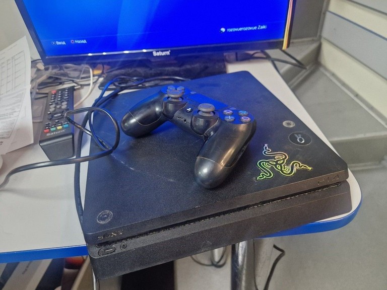 Купить  Sony PlayStation 4 Slim 1TB Black Б/У