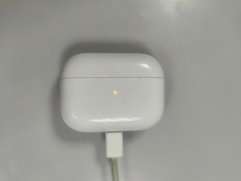 Оголошення Apple airpods pro 2nd generation with magsafe charging case usb-c Б/У