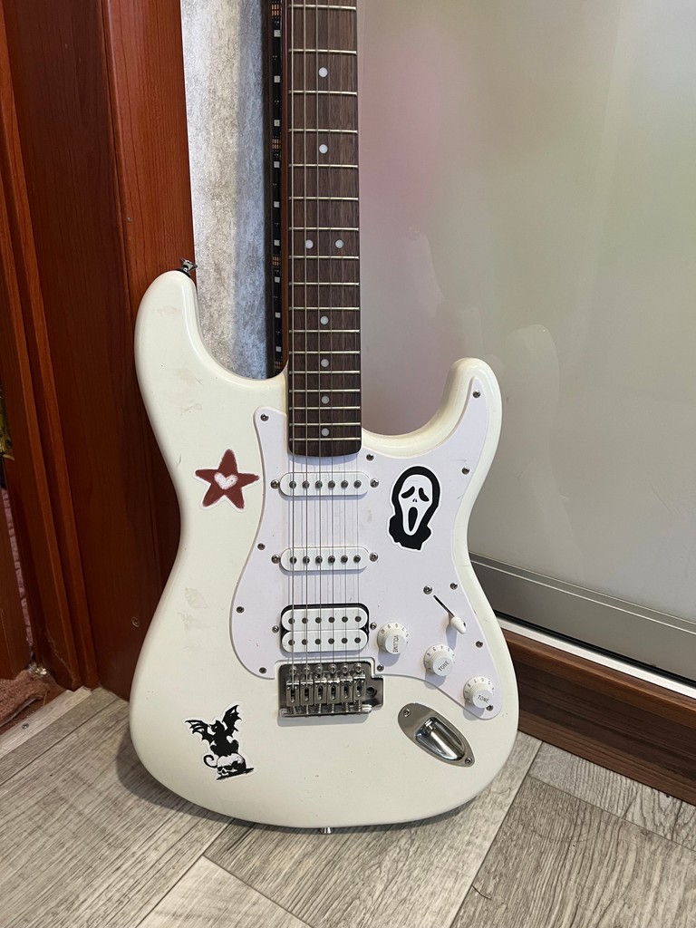 Купить Squier by Fender Stratocaster  Б/У