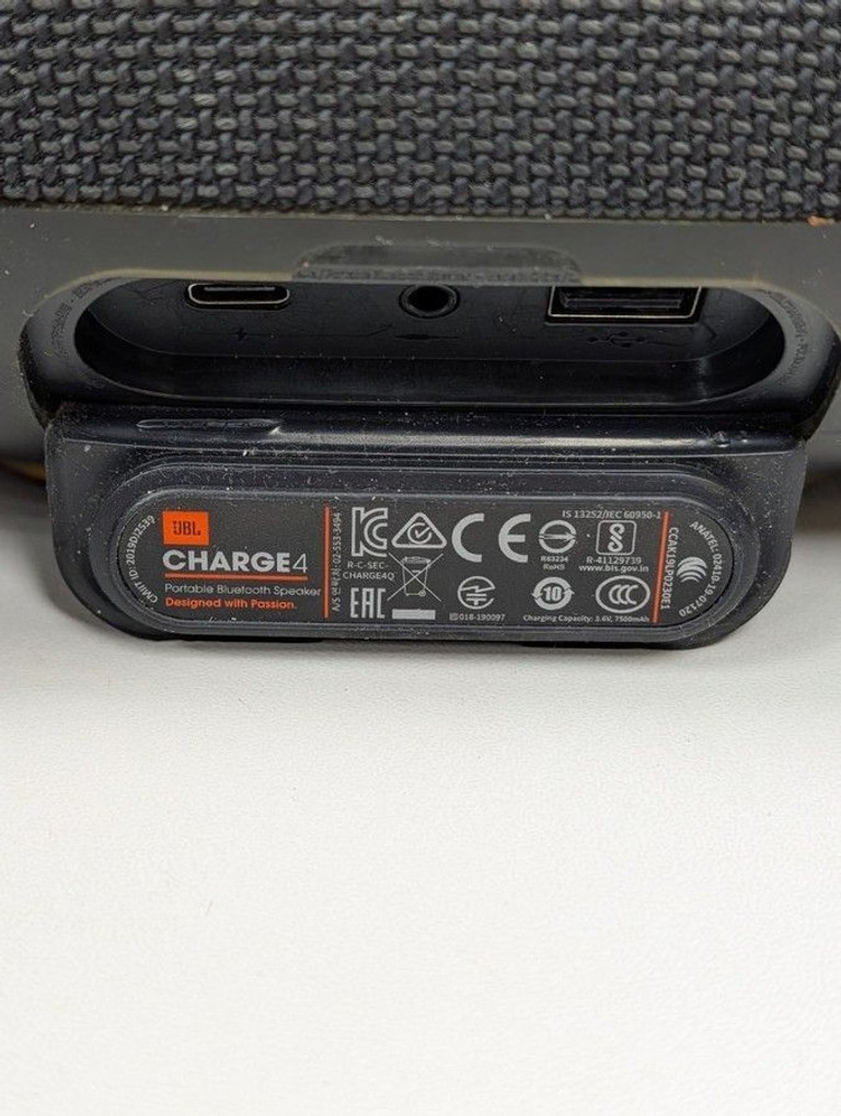 Дешево Jbl charge 4 з ломбарду