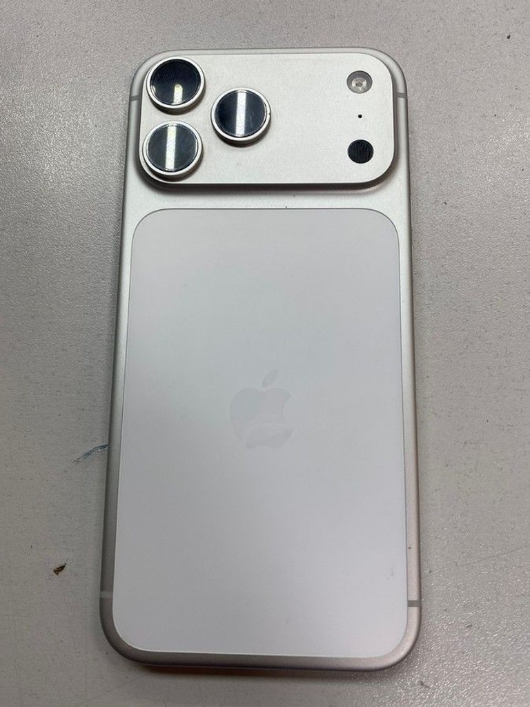 Розпродаж Apple iPhone 17 Pro Max 256GB eSIM Silver (MFXG4), продавець Техноскарб