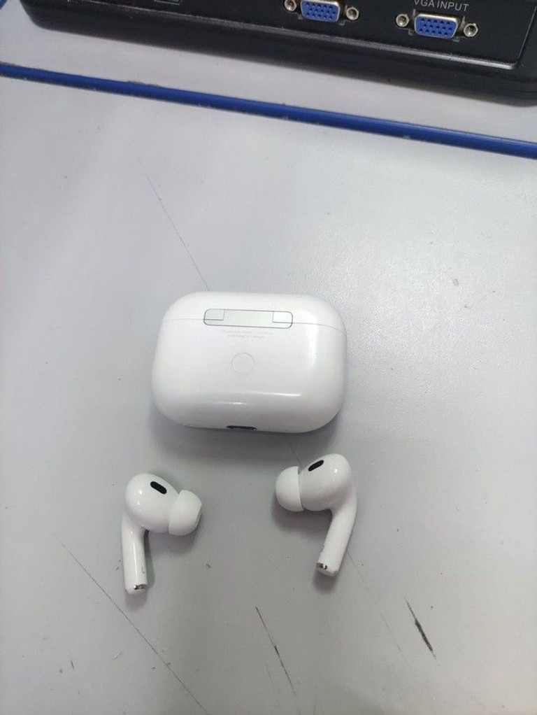 Дешево Apple airpods pro 2nd generation with magsafe charging case usb-c з ломбарду