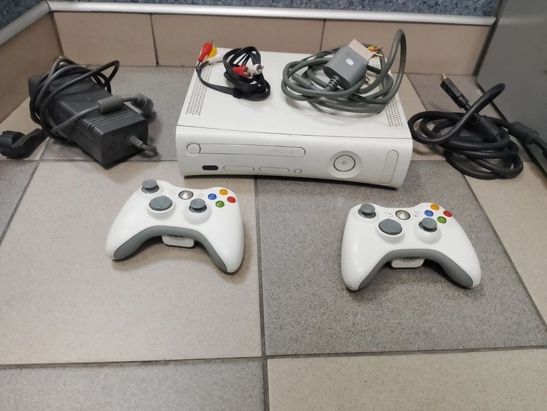 Microsoft xbox 360 console Код:01-201070790. Зображення 7