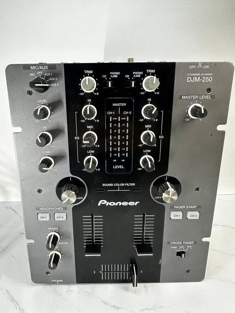 Дешево Pioneer DJM-250MK2 з ломбарду
