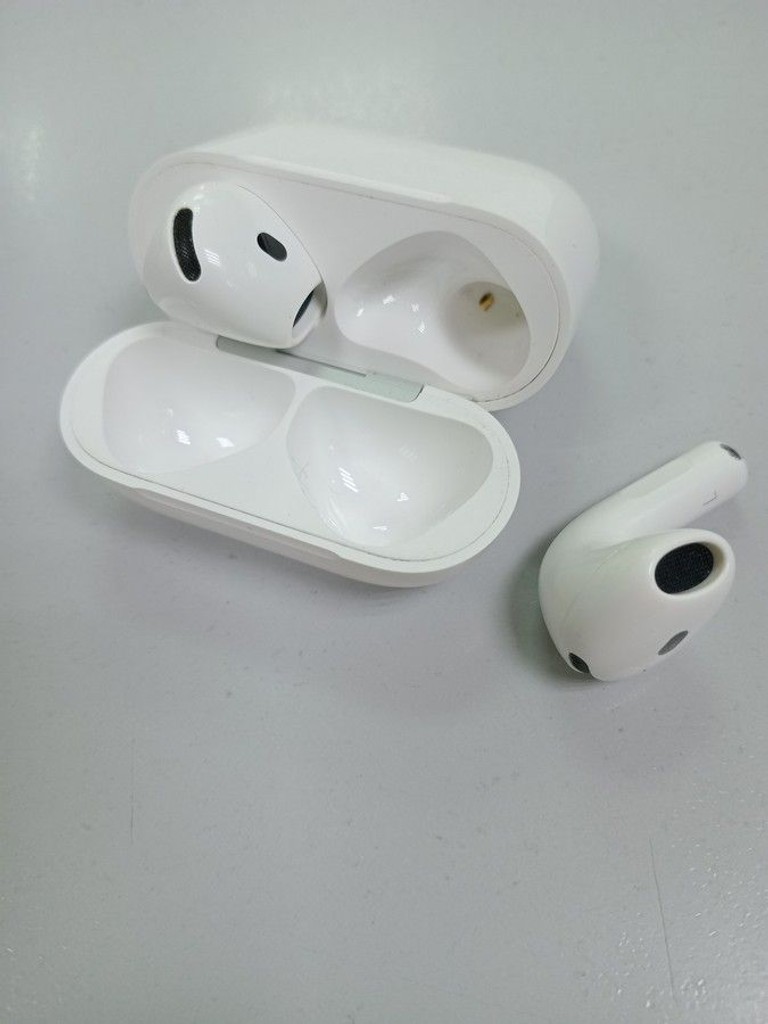 Дешево Apple airpods 4 з ломбарду