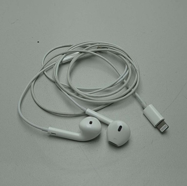 Купить Apple earpods lightning Б/У