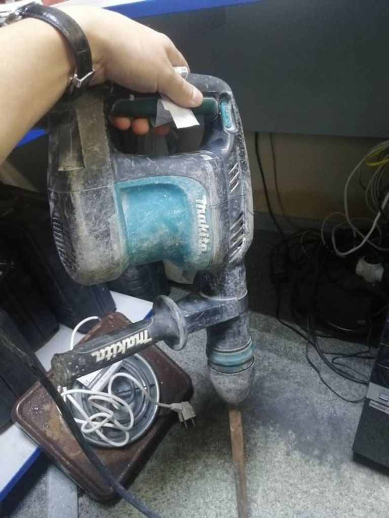 Makita HM0870C