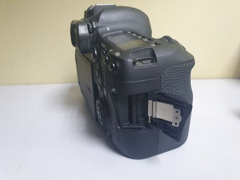 Розпродаж Canon EOS 6D Mark II body (1897C031), продавець Техноскарб
