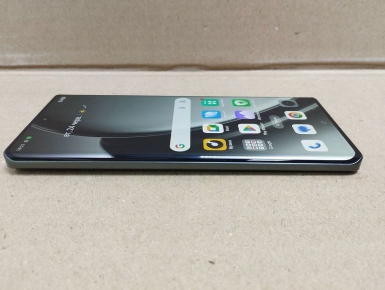 Дешиво Realme gt 6t 8/256gb с ломбарда