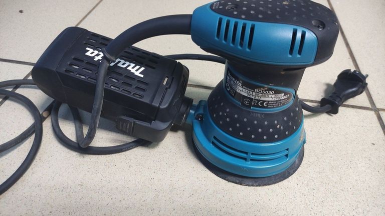 Дешево Makita BO5030 з ломбарду