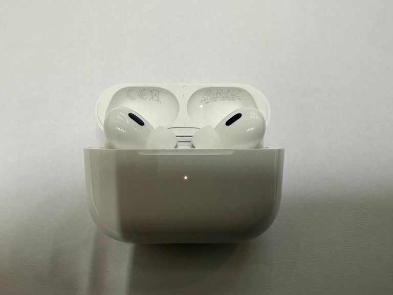 Купить Apple airpods pro 2nd generation with magsafe charging case usb-c Б/У