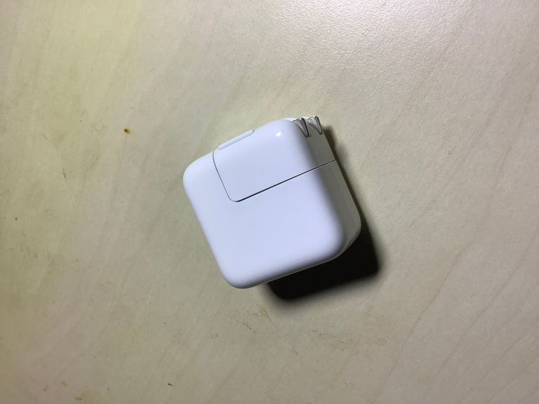 Купити Apple 12W USB Power Adapter (MD836) Б/У