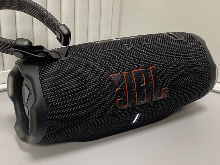 Купить JBL Charge 6 Black Б/У