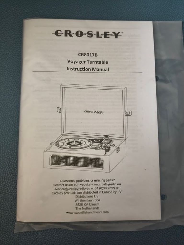 Дешиво Crosley CR8017B Voyager Turntable с ломбарда