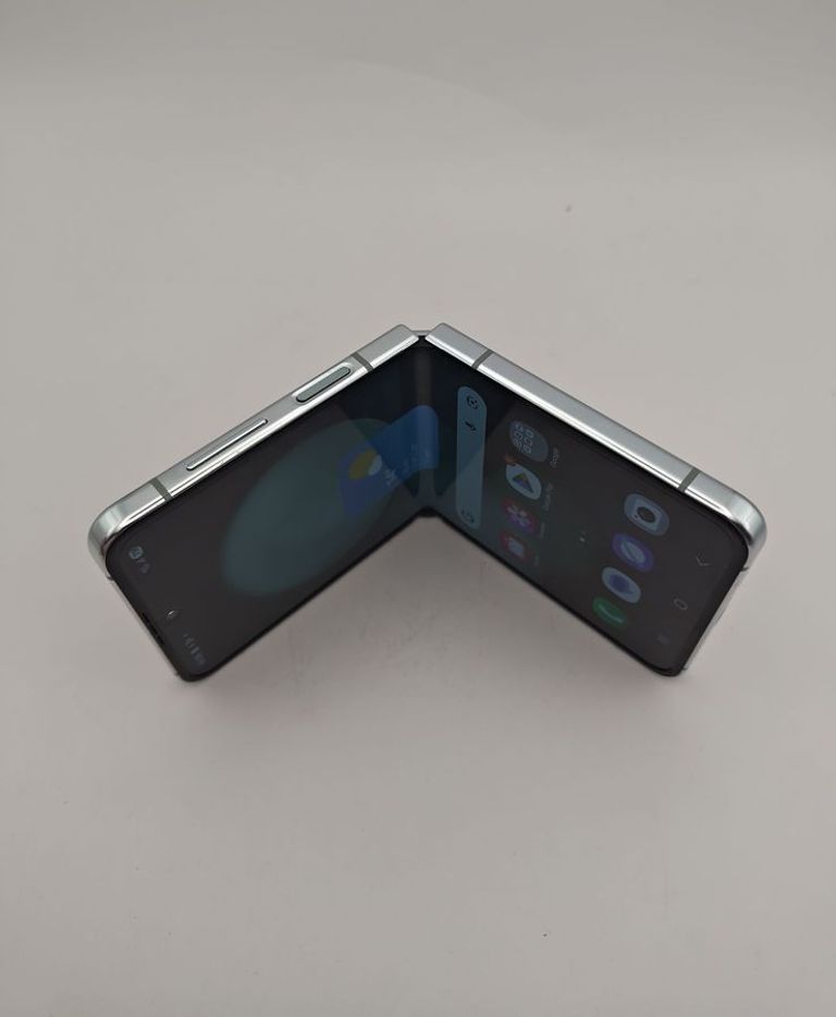 Samsung galaxy flip5 8/256gb Код:01-200891287. Изображение 9