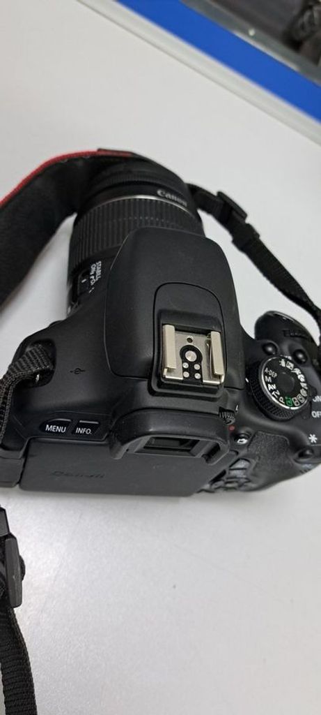 Дешево Canon eos 600d + ef-s 18-55mm 1:3.5-5.6 is ii з ломбарду