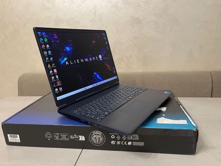 Дешиво Dell Alienware 16 Aurora AC 16250, 16" 4K IPS 120Hz, Intel 7-240H, 16GB, 1TB, Nvidia GeForce RTX 5060 8GB с ломбарда