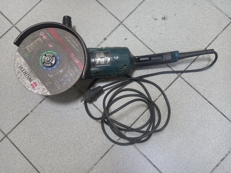 Купити Makita ga9020s Б/У