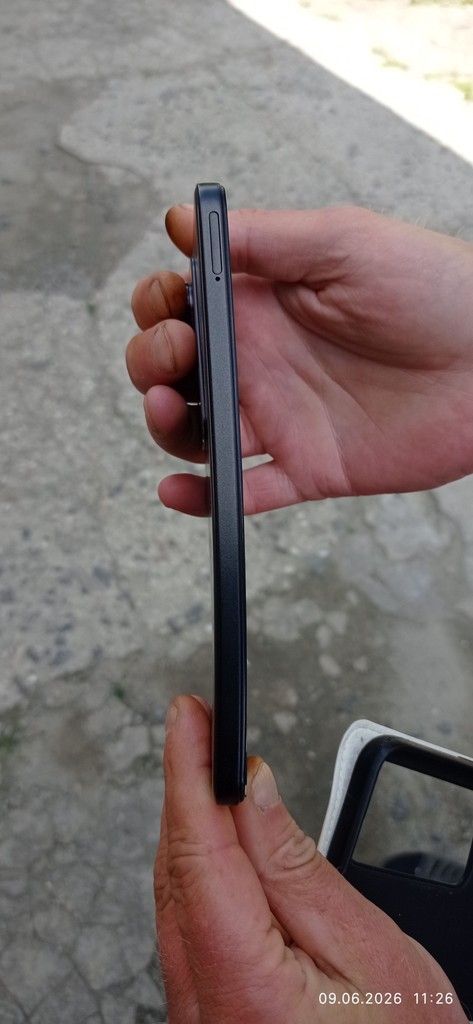 Купити Xiaomi Redmi 15 4G 6/128GB Midnight Black Б/У