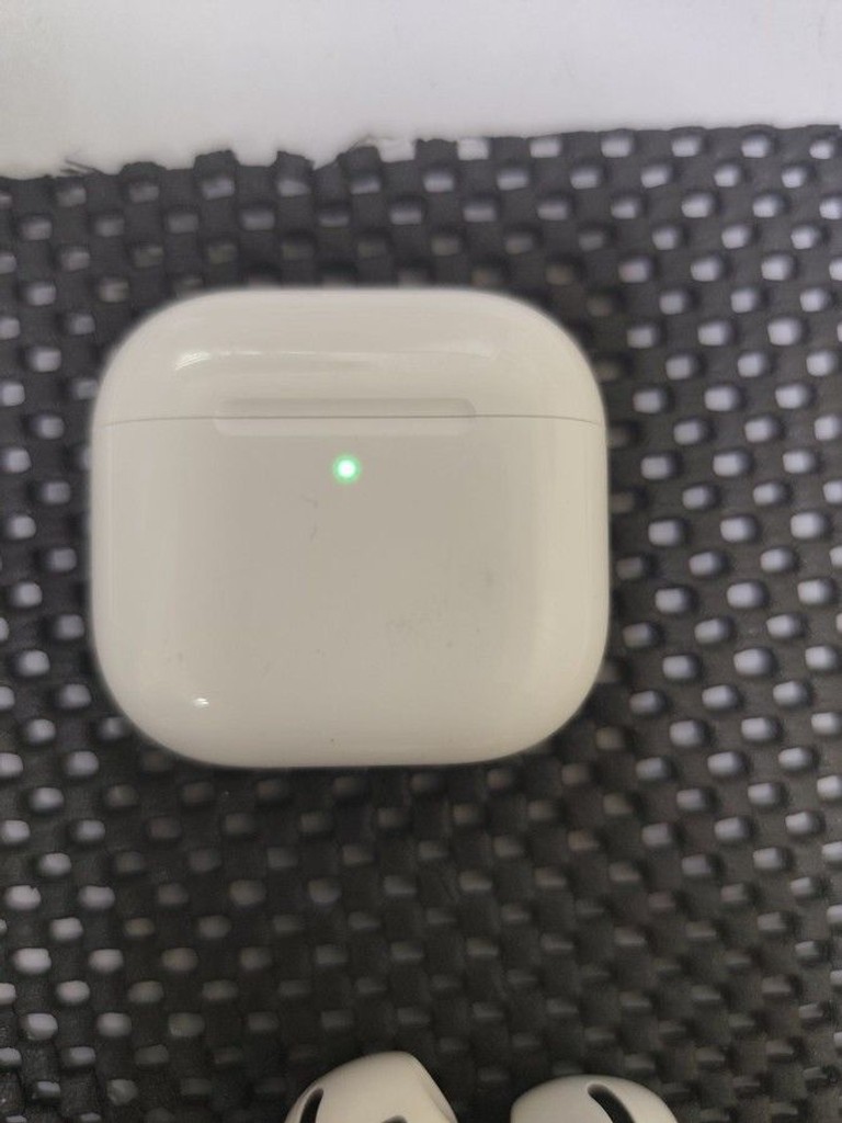 Оголошення Apple airpods 4 with active noise cancellation Б/У