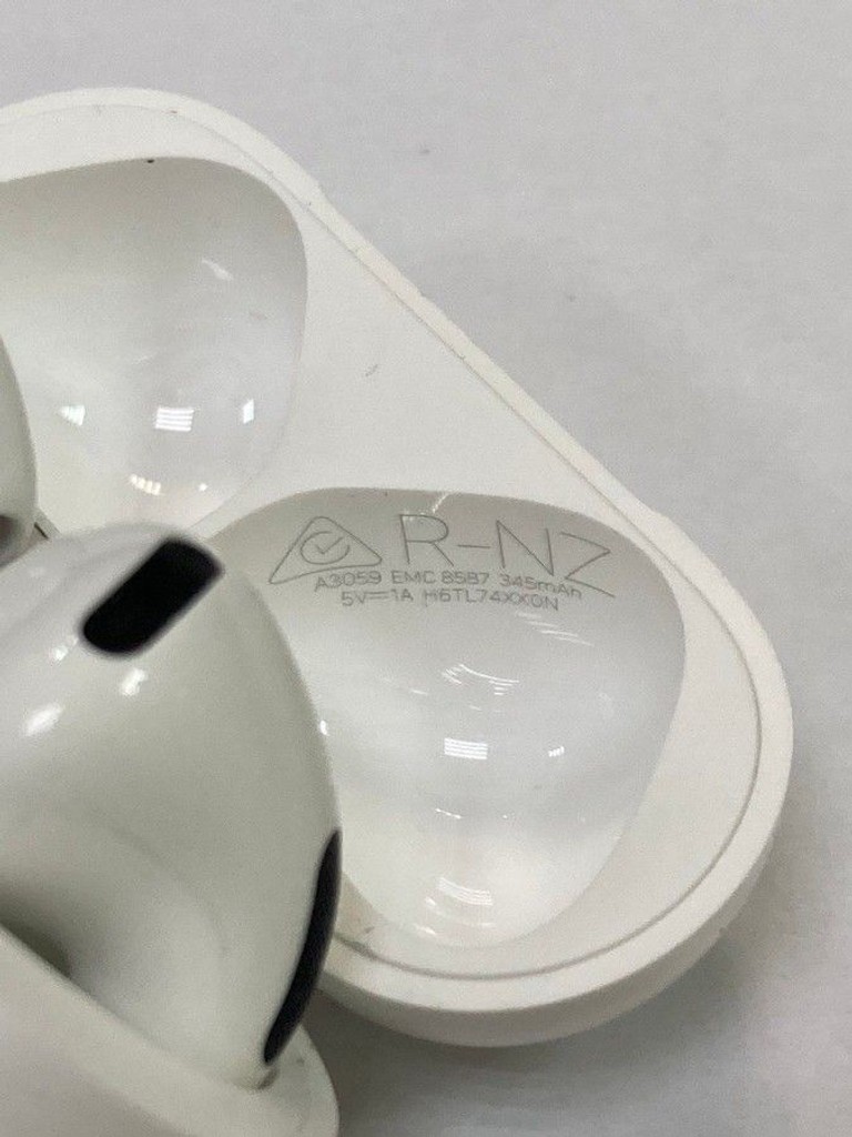 Дешево Apple airpods 4 with active noise cancellation з ломбарду