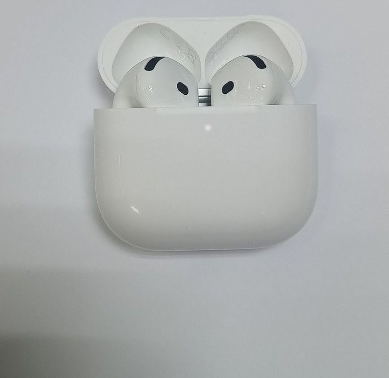 Купити Apple airpods 4 Б/У