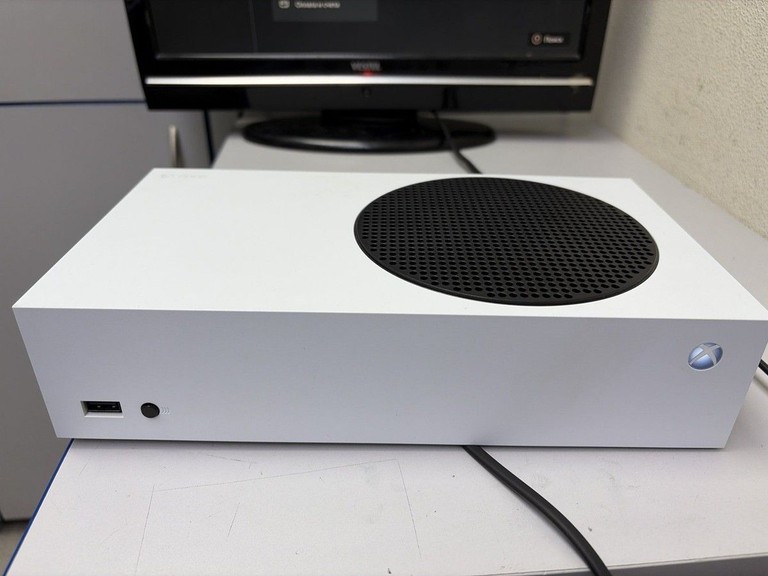 Дешиво Microsoft xbox series s 512gb с ломбарда
