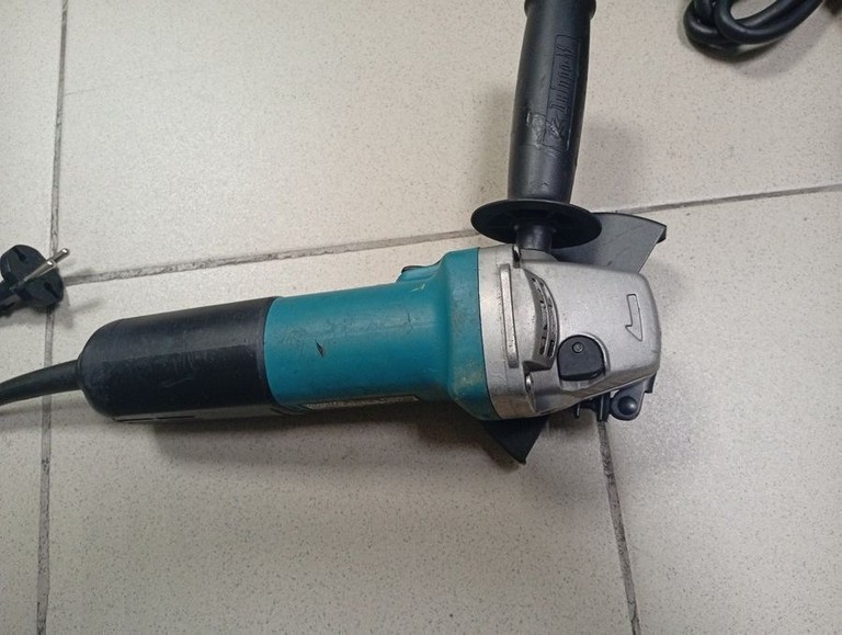 Оголошення Makita 9558HN Б/У
