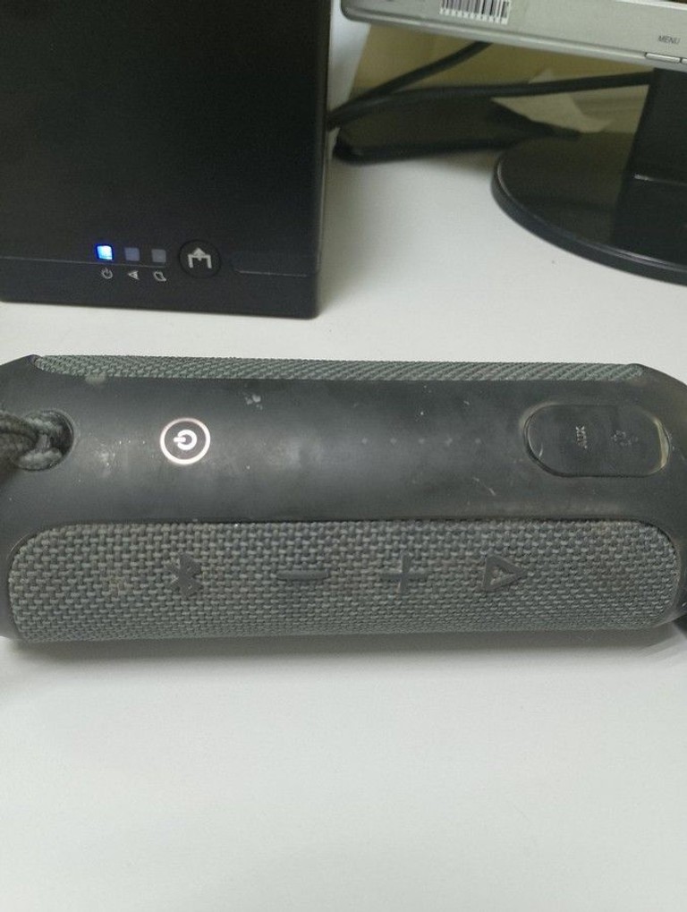 Купити Jbl flip essential Б/У