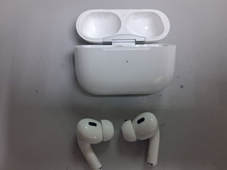 Купить Apple airpods pro 2nd generation with magsafe charging case usb-c Б/У
